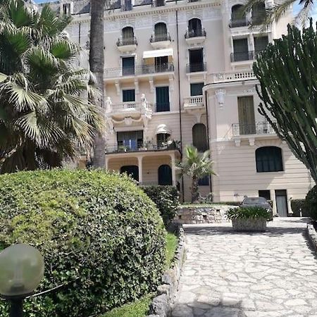 La Casa Di Anna, In Palazzina Liberty Fronte Parco Apartment Bordighera Bagian luar foto