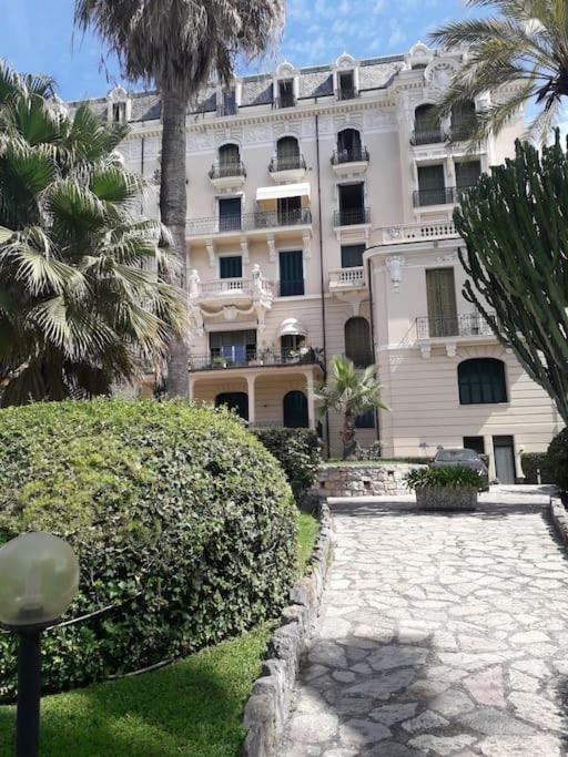 La Casa Di Anna, In Palazzina Liberty Fronte Parco Apartment Bordighera Bagian luar foto