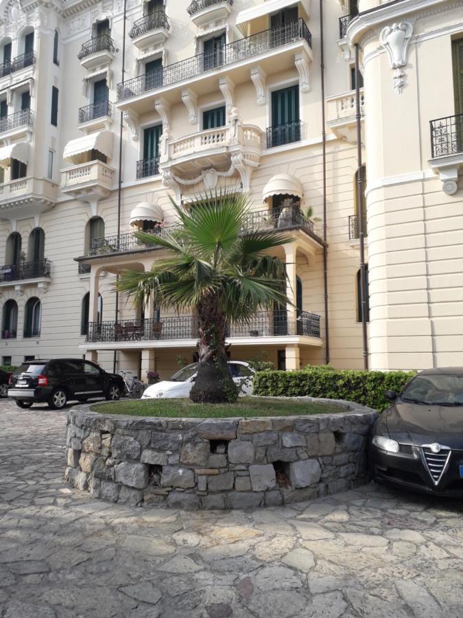 La Casa Di Anna, In Palazzina Liberty Fronte Parco Apartment Bordighera Bagian luar foto
