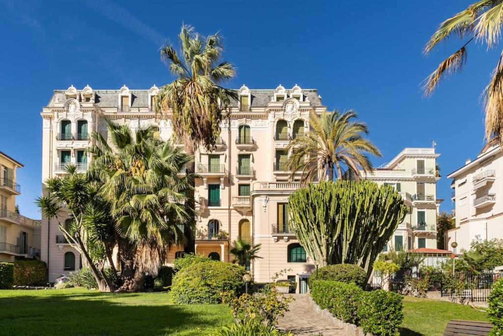 La Casa Di Anna, In Palazzina Liberty Fronte Parco Apartment Bordighera Bagian luar foto